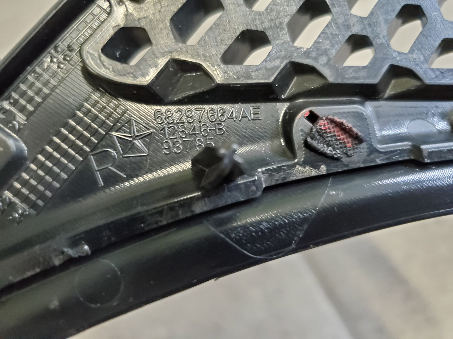 2018-2025 Jeep Wrangler JL Gladiator JT Front Right Fender Flare Air Outlet 68297664AE