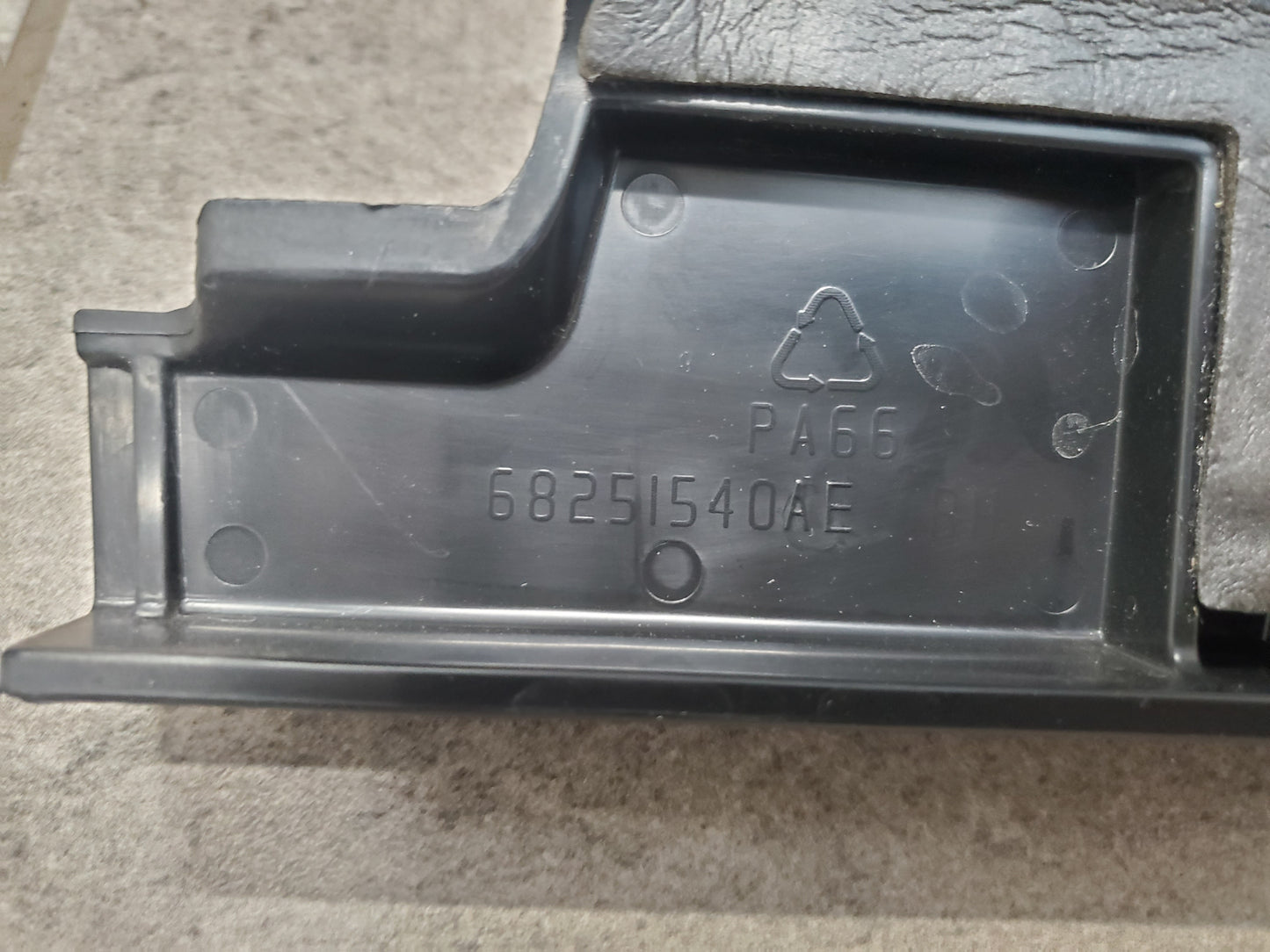 2018-2025 Jeep Wrangler JL Soft Top Tailgate Bar Retainer Right Passenger Side 68251540AE