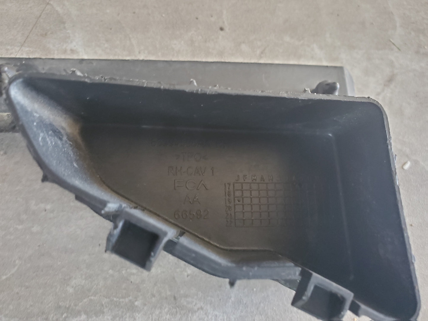 2018-2025 Jeep Wrangler JL Gladiator JT Rubicon Fender Flares Sill Cover OEM. Right, Passenger Side.