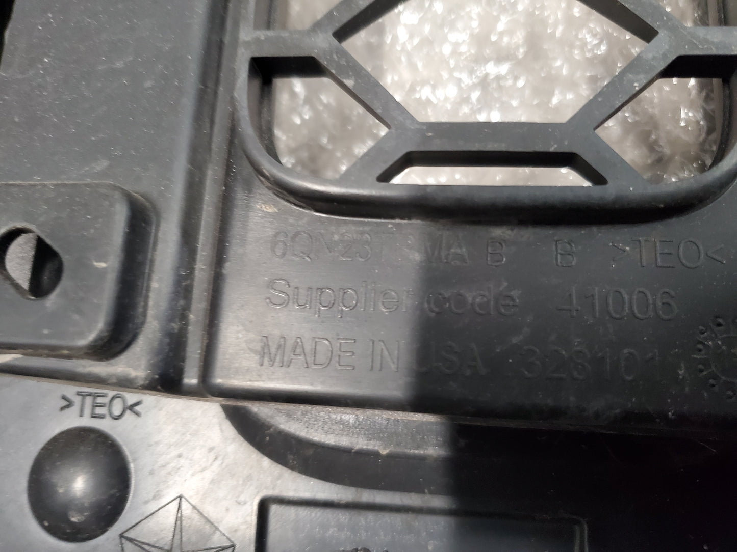 2018-2025 Jeep Wrangler JL Gladiator JT Sahara Grille OEM Sting Gray 6QN23TRMAB