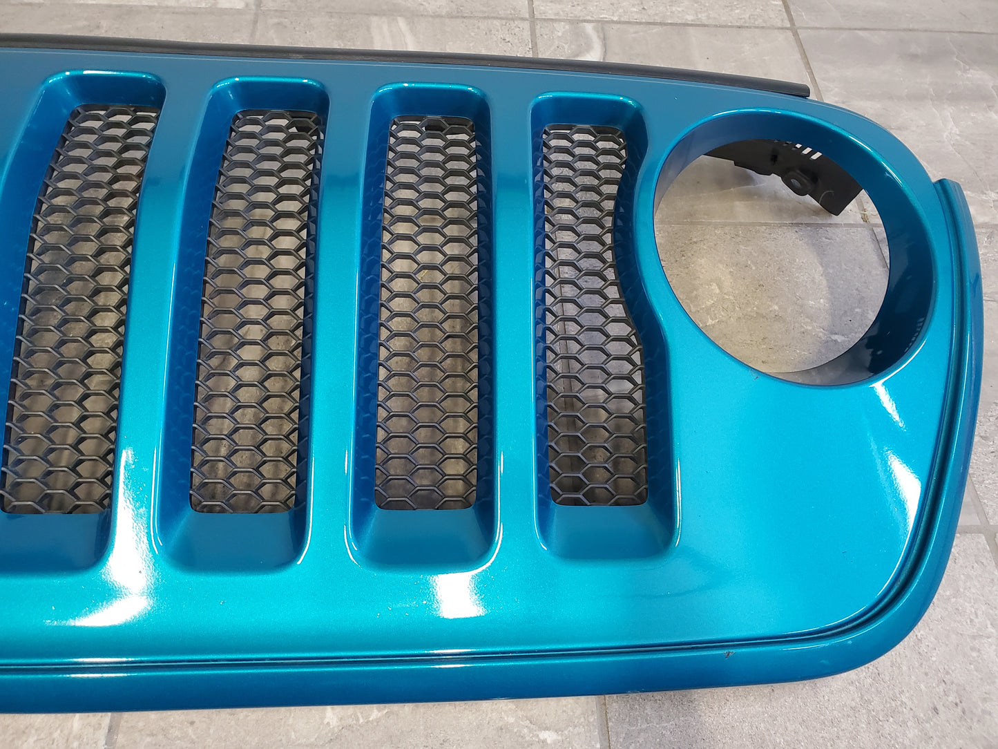 2018-2025 Jeep Wrangler JL Gladiator JT Sport Grille OEM Bikini Pearl 6BY75TRMAC
