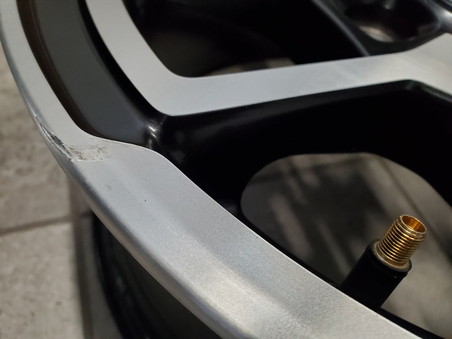 Single 2018-2025 Jeep Wrangler JL Gladiator JT Rubicon Wheel Silver/Black 04755601AA