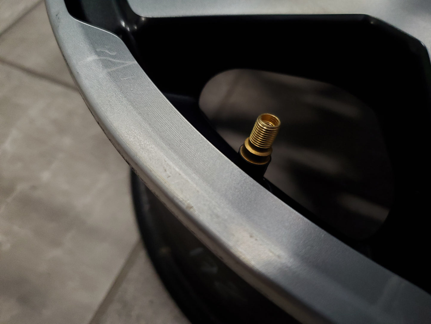 Single 2018-2025 Jeep Wrangler JL Gladiator JT Rubicon Wheel Silver/Black 04755601AA