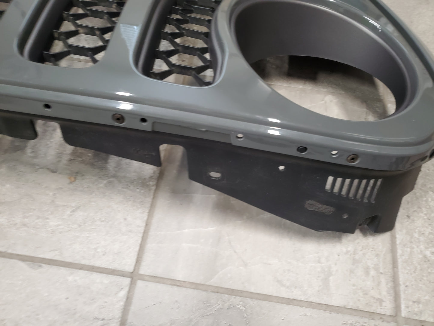 2018-2025 Jeep Wrangler JL Gladiator JT Sahara Grille OEM Sting Gray 6QN23TRMAB