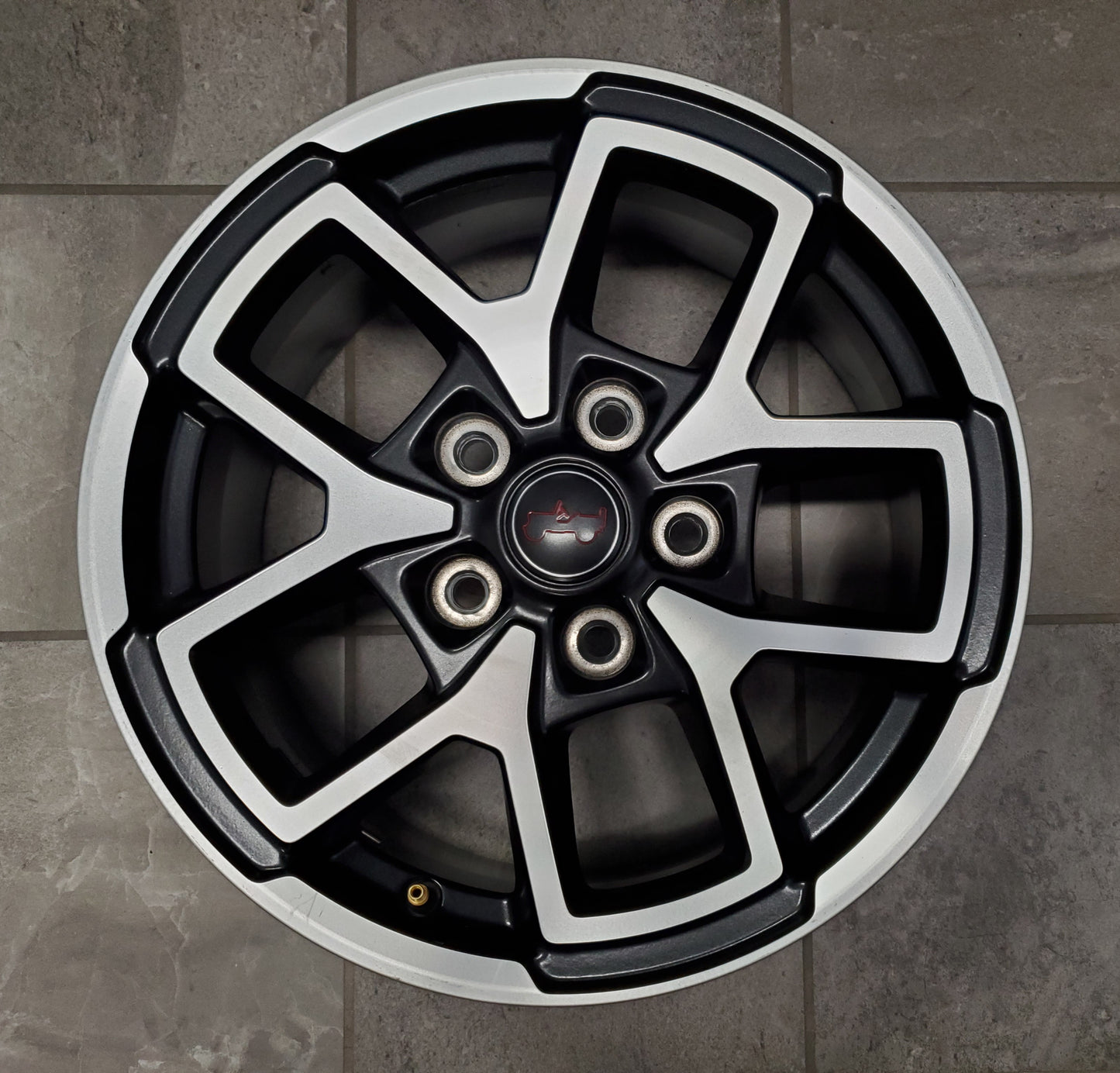 Single 2018-2025 Jeep Wrangler JL Gladiator JT Rubicon Wheel Silver/Black 04755601AA